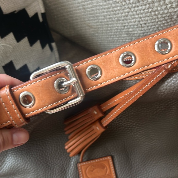 🦆Dooney & Bourke Soft Pebbled Leather Shoulder Tassel Bag - Picture 5 of 12